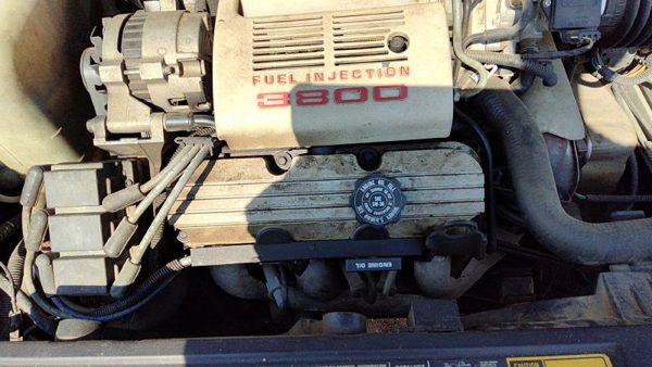 1990 Oldsmobile Delta 88 Valve Cover Olds 3.8L — photo 4