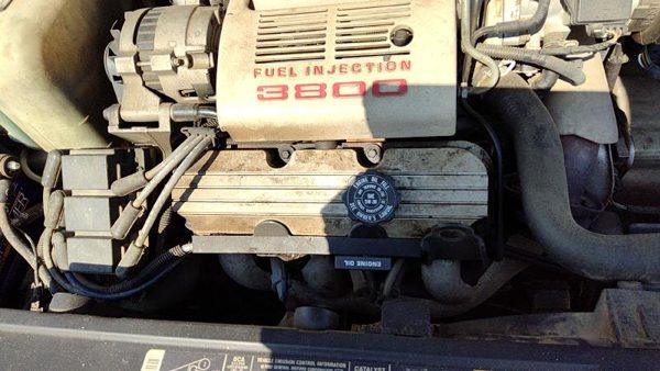 1990 Oldsmobile Delta 88 Valve Cover Olds 3.8L — photo 3