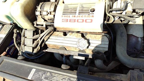 1990 Oldsmobile Delta 88 Valve Cover Olds 3.8L — photo 2