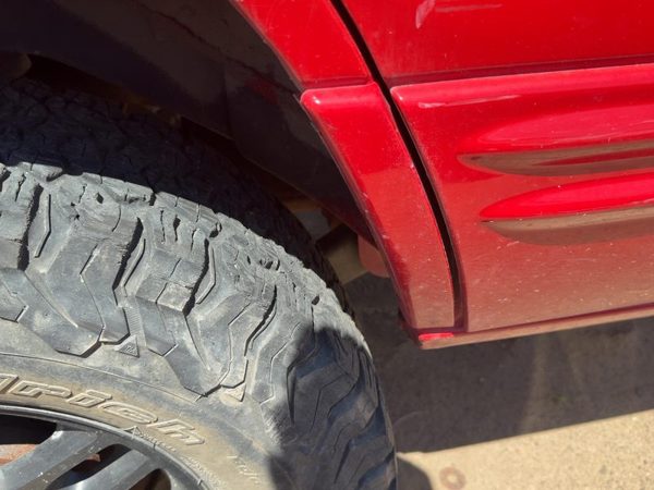 00 Grand Cherokee Passenger Right Rear Moulding On Quarter Panel Flame Red Pr4 — photo 2