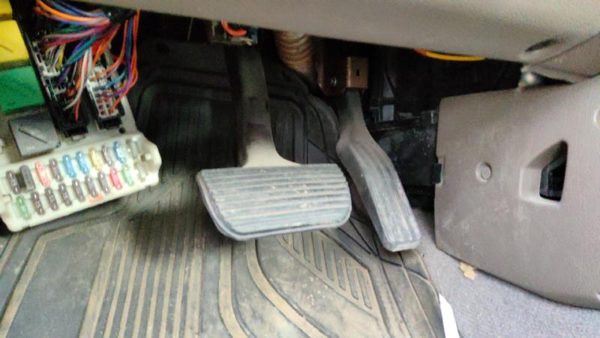 1995-2000 Ford Contour Gas And Brake Pedal Assembly Automatic Transmission — photo 1