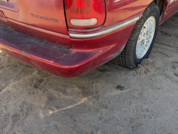 96-00 Town & Country Rear Bumper Cover Assembly Oem Back Candy Apple Red Ph2 — photo 2