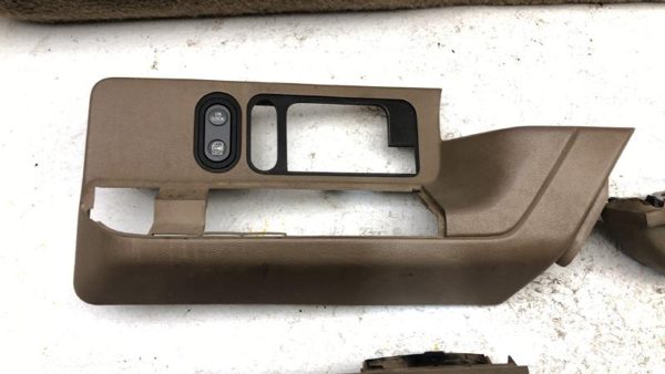 1992-1994 Chevy Suburban Passenger Right Front Door Trim Panel With Switches — photo 19