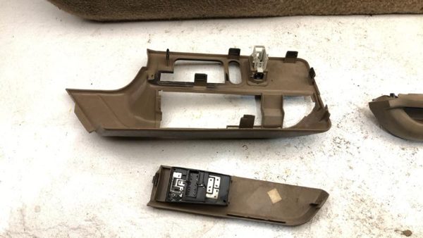 1992-1994 Chevy Suburban Passenger Right Front Door Trim Panel With Switches — photo 20
