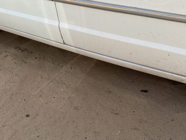 08-10 Town & Country Passenger Lower Rocker Panel Moulding Side Skirt White Pw1 — photo 2