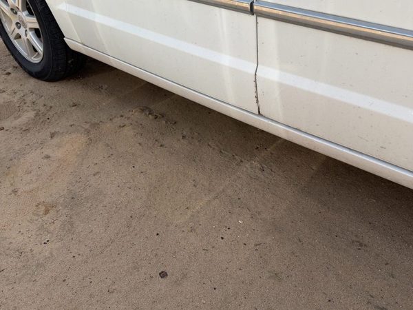 08-10 Town & Country Passenger Lower Rocker Panel Moulding Side Skirt White Pw1 — photo 3