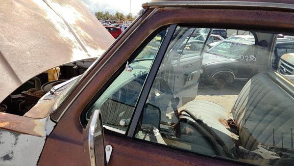 1981-86 Dodge Ram W250 Driver Left Front Vent Window Small Door Glass With Frame — photo 3