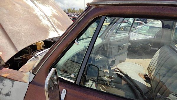 1981-86 Dodge Ram W250 Driver Left Front Vent Window Small Door Glass With Frame — photo 4