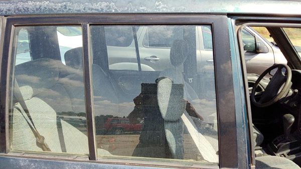 1991-1998 Suzuki Sidekick Passenger Right Rear Side Window Door Glass Oem Back — photo 1