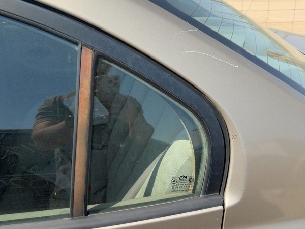 01-06 Elantra Driver Left Rear Vent Window Back Door Glass With Frame Oem — photo 1