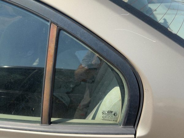 01-06 Elantra Driver Left Rear Vent Window Back Door Glass With Frame Oem — photo 3