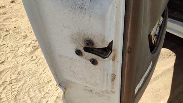 1999-2002 Chevy Silverado 1500 Driver Left Front Door Latch With Rods/Cables Oem — photo 2