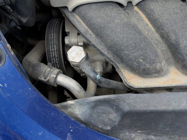 2006-2010 Vw Beetle Convertible Power Steering Pump With Pulley Oem 2.5L — photo 1