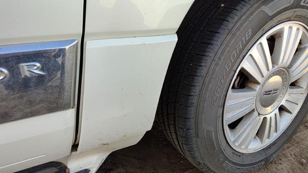 07-17 Navigator Passenger Right Moulding From Fender Trim Pv White Chocolate — photo 3