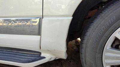 07-17 Navigator Passenger Right Moulding From Fender Trim Pv White Chocolate