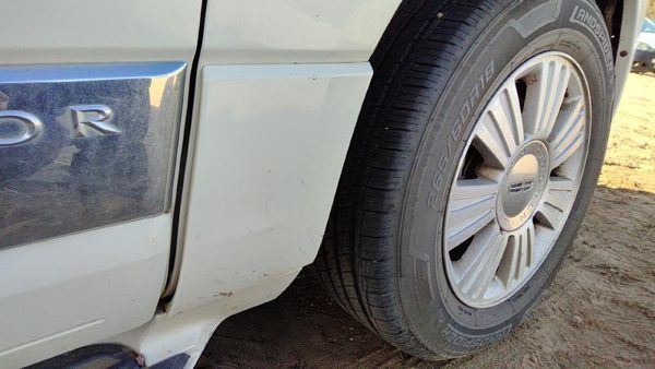 07-17 Navigator Passenger Right Moulding From Fender Trim Pv White Chocolate — photo 4