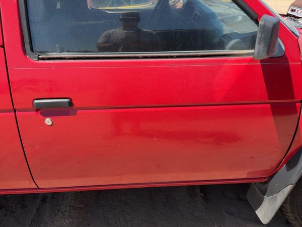 1994 Nissan Pathfinder Front Door RH Red — photo 4