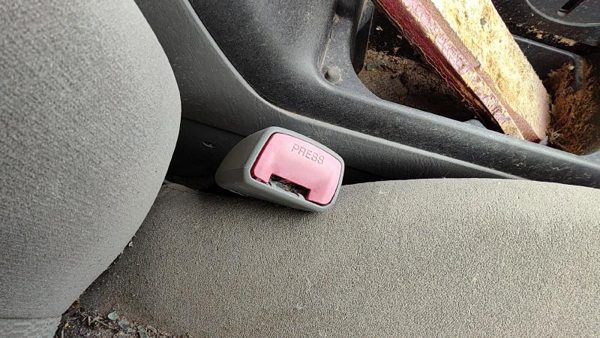 2004-2006 Toyota Camry Passenger Right Front Seat Belt Buckle Receiver 95 Stone — photo 2