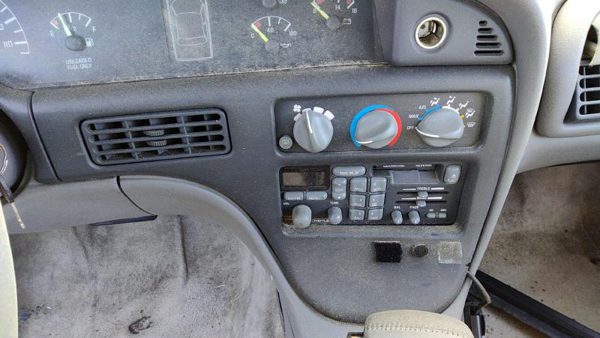 1992-1996 Pontiac Bonneville Trim Bezel Around Radio Surround Dash Panel Oem — photo 4