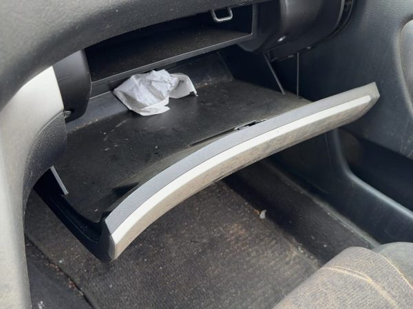 08-09 Legacy Outback Glove Box Assembly Complete Door With Latch Oem Black — photo 3