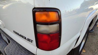 2000-2003 Chevy Suburban Passenger Right Tail Light Brake Lamp Oem Rear 19168991