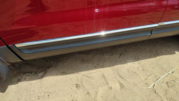 2014 Ford Explorer Front Door Moulding LH Ruby Red Rr — photo 1