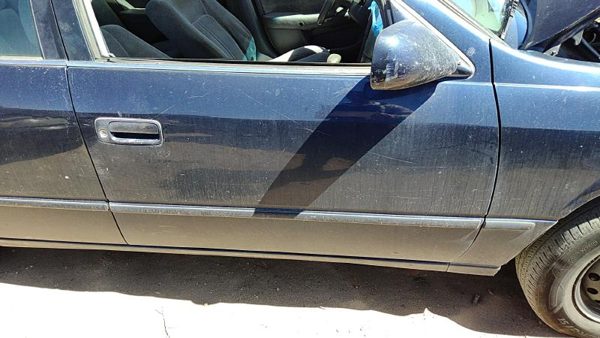 1999 Toyota Camry Front Door RH Blue 8L3 — photo 1