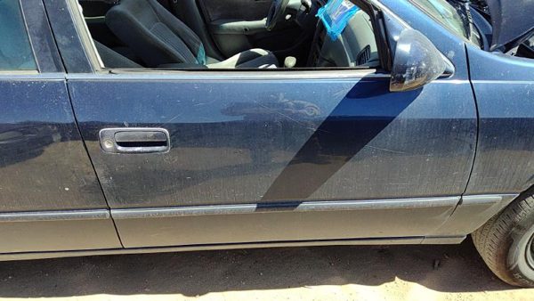 1999 Toyota Camry Front Door RH Blue 8L3 — photo 2