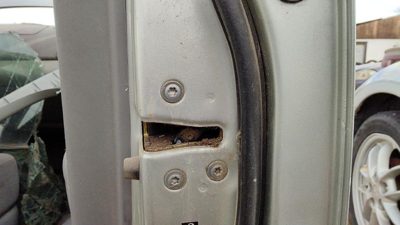 2005-2006 Toyota Camry Passenger Right Front Door Latch With Rods/Cables Oem
