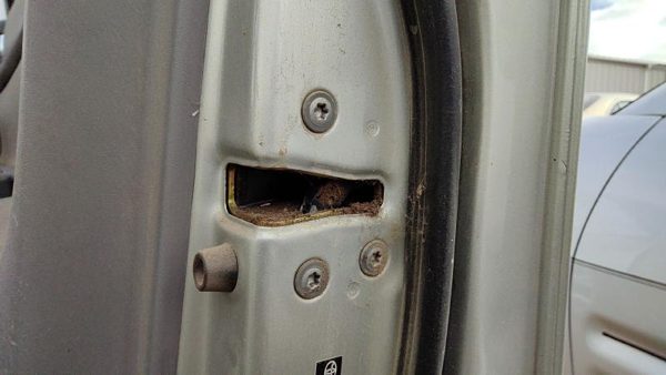 2005-2006 Toyota Camry Passenger Right Front Door Latch With Rods/Cables Oem — photo 2