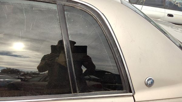 91-96 Buick Park Ave Driver Left Rear Vent Window Back Door Glass With Frame Oem — photo 1