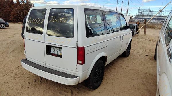 1993 GMC Safari — vehicle photo 7