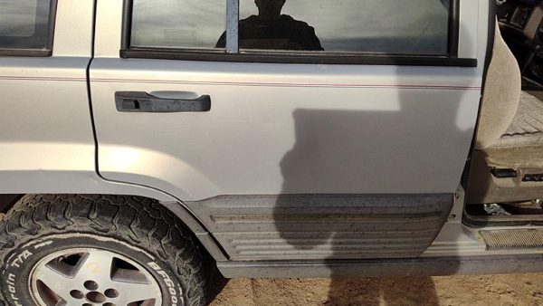 1994 Jeep Grand Cherokee Rear Door RH Silver — photo 1