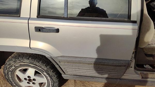 1994 Jeep Grand Cherokee Rear Door RH Silver — photo 3