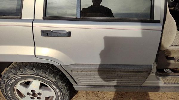 1994 Jeep Grand Cherokee Rear Door RH Silver — photo 2