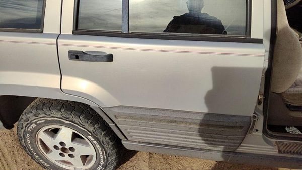 1994 Jeep Grand Cherokee Rear Door RH Silver — photo 4