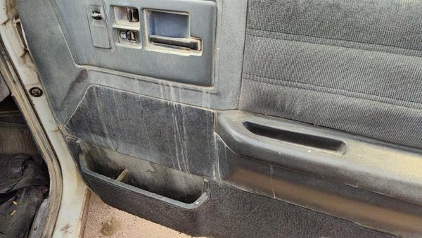 86-94 Chevy S10 Blazer Passenger Right Front Door Trim Panel With Switches Black — photo 6