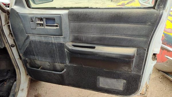 86-94 Chevy S10 Blazer Passenger Right Front Door Trim Panel With Switches Black — photo 1