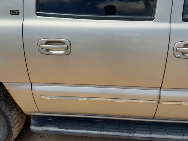 2001 Suburban 1500 Rear Door RH Pewter 11U — photo 1