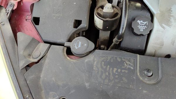 2006-2011 Buick Lucerne Windshield Washer Fluid Reservoir With Pump Wiper Tank — photo 2