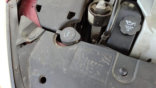 2006-2011 Buick Lucerne Windshield Washer Fluid Reservoir With Pump Wiper Tank — photo 1