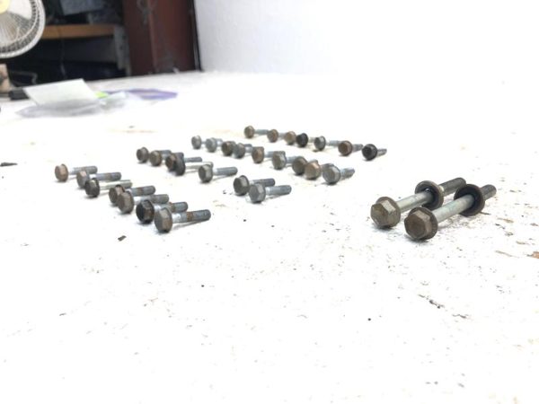 2012 Toyota Tundra Set Of Bolts For Valve Cover Oem Hardware 5.7L — photo 6