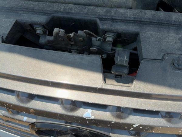 2003-2006 Infinity Fx45 Hood Latch Assembly With Bracket Oem 62500Cg00A — photo 1