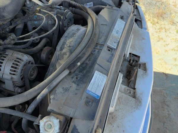 1995-2005 Chevy S10 Blazer Radiator Cooling Fan Shroud Oem Plastic Housing — photo 1