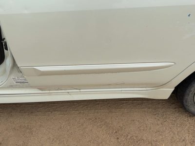 2000-2001 Infiniti I30 Driver Left Rear Moulding From Door Oem Back White