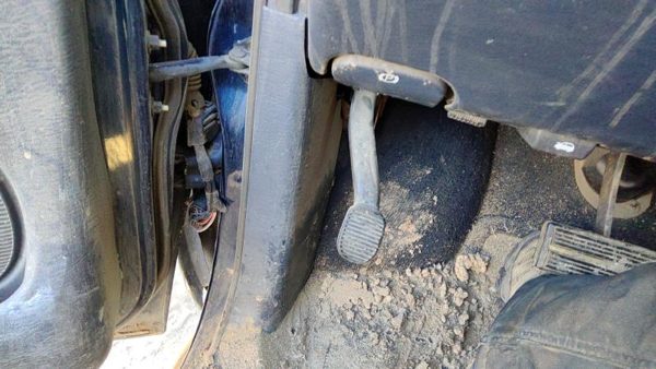 2001-2007 Dodge Caravan Driver Left Lower Kick Trim Panel Oem Blue — photo 2