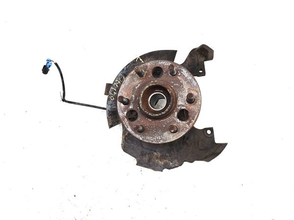 97-99 Silverado 1500 Driver Left Front Spindle Steering Knuckle Wheel Hub 4X4 — photo 1