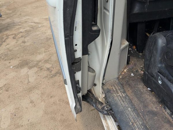 12 Town & Country Passenger Right Rear Door Latch With Rods/Cables Oem Back — photo 4