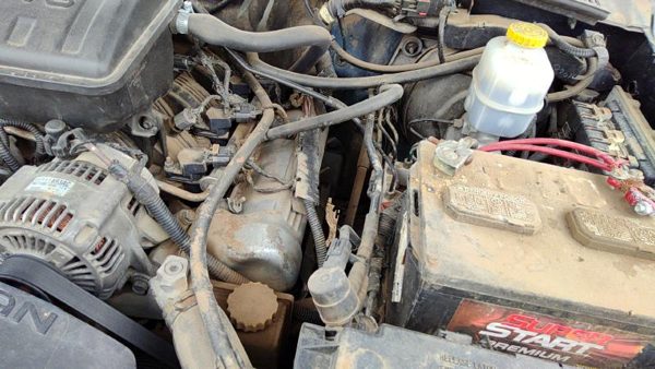 2002-2012 Jeep Liberty Driver Left Valve Cover Oem 3.7L 53021937Ac — photo 1