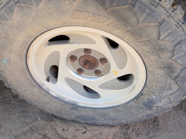 1998 Lincoln Navigator Wheel LH 3 — photo 1